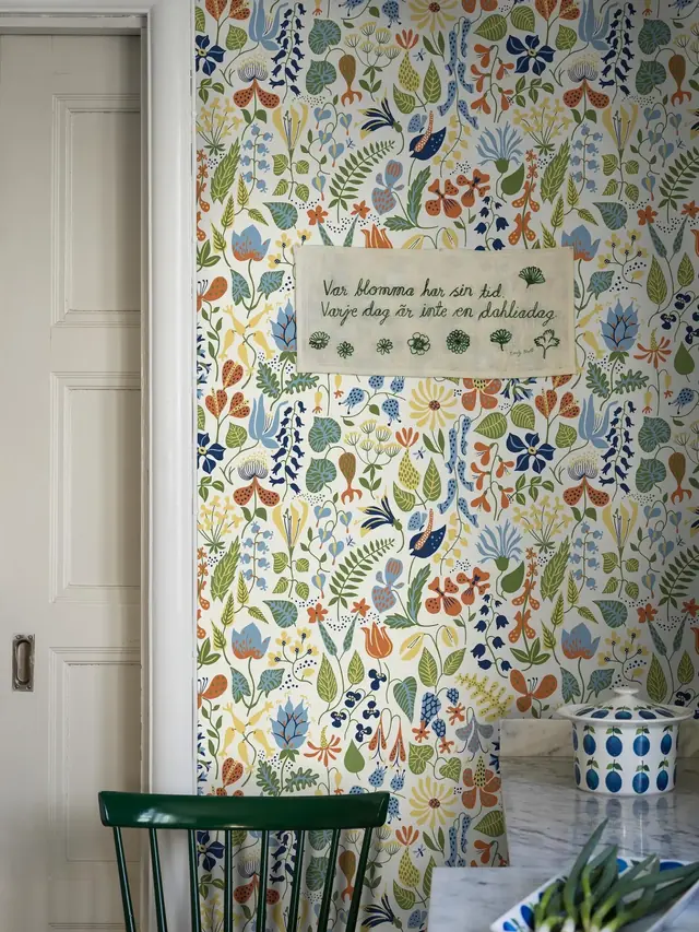 Borastapeter Stig Lindberg Herbarium 1978 colourful Scandinavian botanical wallpaper