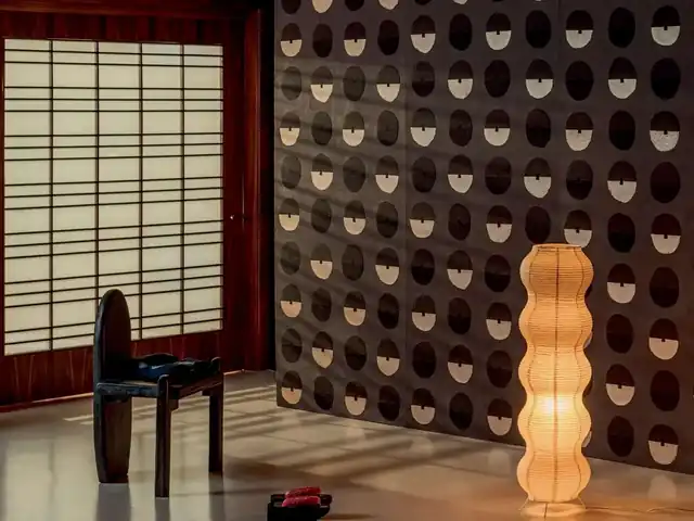 Dark paperweave wallcovering showing a structured Japanese-inspired pattern