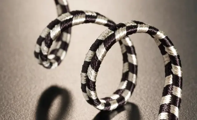 Curved black and white Dedar cord trimming
