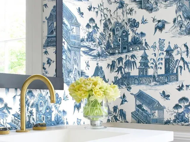 Decorative chinoiserie wallpaper in a luxury bathroom