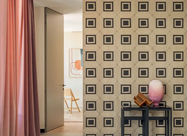Elitis Carres Jalonnes VP 996 01 structured square retro wallpaper in a styled room