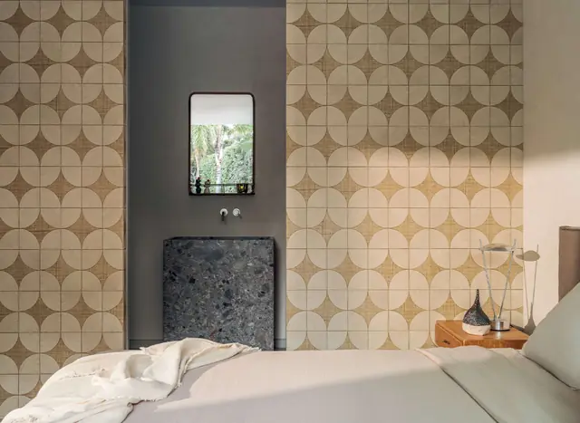 Elitis Courbes VP 995 20 curved retro geometric wallpaper in a neutral interior