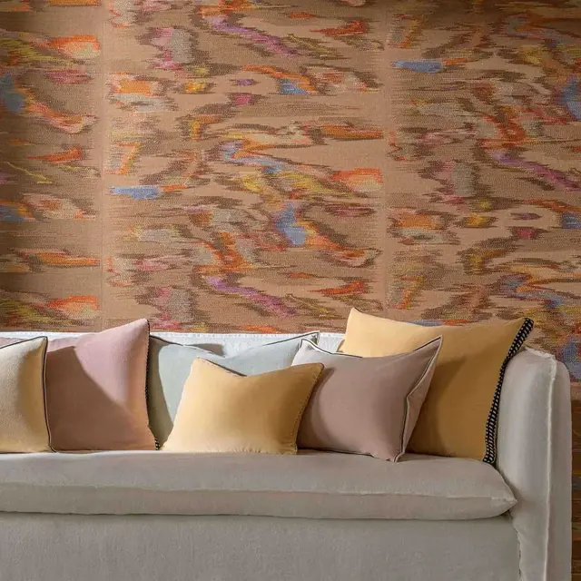 Élitis Samarkand painterly abstract wallpaper in a colourful living room