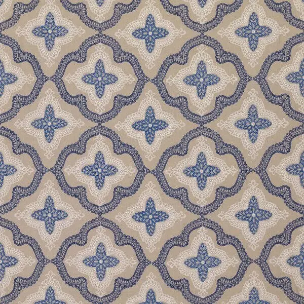 Repeating four-lobed quatrefoil lattice pattern