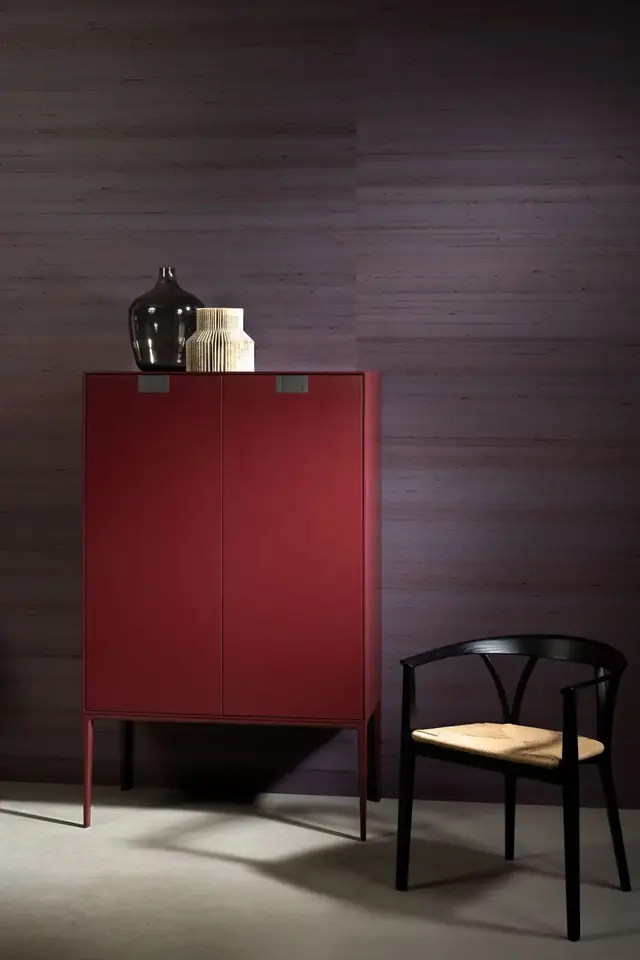 Cabernet Dupion silk wallpaper showing natural panel and shade variation