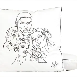 amities-7770-01-coussin-blanc-cushions-voyages-voyages-jean-paul-gaultier.jpg