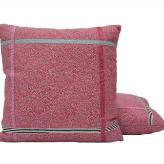 encadres-7771-04-coussin-fuchsia-cushions-voyages-voyages-jean-paul-gaultier.jpg